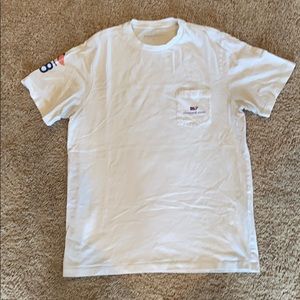 Vineyard vines white t-shirt